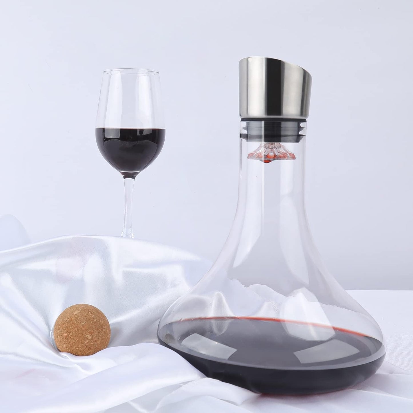 Wine Decanter Built-in Aerator Pourer, Wine Carafe with Aerator,Cleaning Beads and Cork Ball,100% Lead-free Crystal Glass Red Wine Aerator, Wine Gift for Men, Wine Accessories, 50 oz