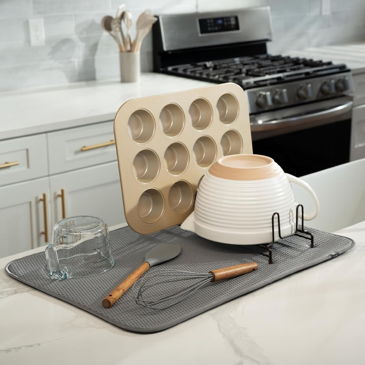 S&T INC. Dish Drying Mat XL, 18” x 24”, Absorbent Microfiber Kitchen Counter Mat, Drying Pad for Dishes, Utensils, Pots and Pans, Extra Large, Diamond Texture, Grey