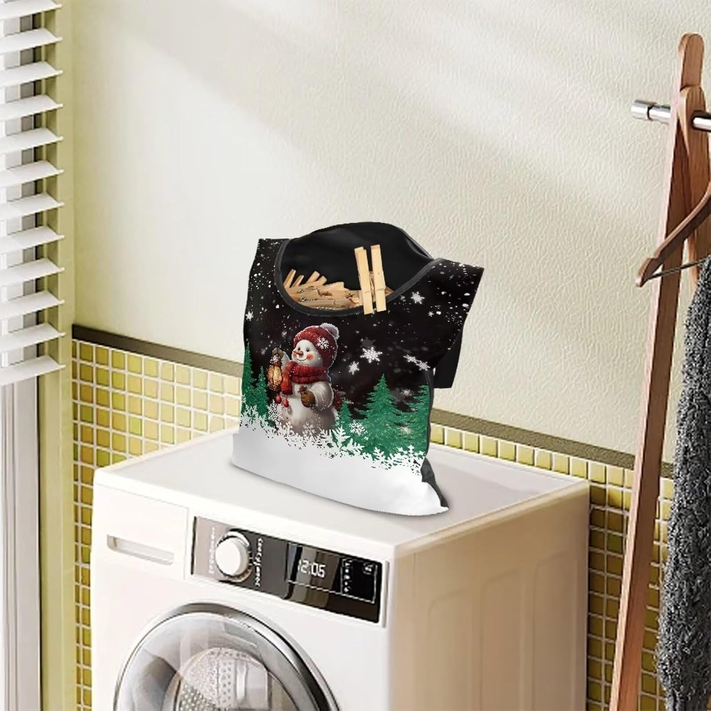 Snowman Clothes Pin Hanging Bag, Large Capacity Clothespin Bag with A Large Opening，Clothes Pin Hanging Bag Space-Saving Organize Clothespin Bag for Clothesline Outdoor