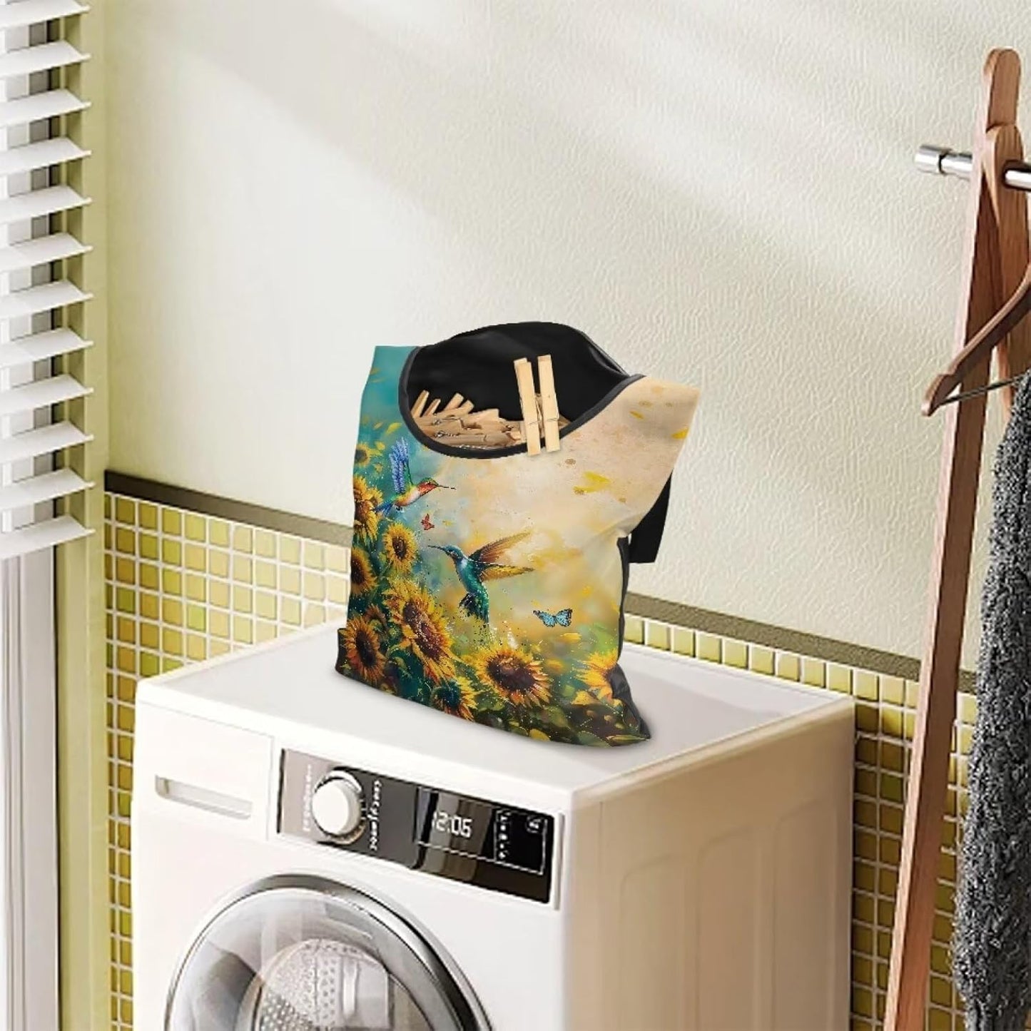 Clothes Pin Hanging Bag with Big Opening Storage Clothes Pins & Mini Clothespins，Hanging Laundry Bag Fits Retractable Clothes Line Outdoors（Hummingbird Sunflower）