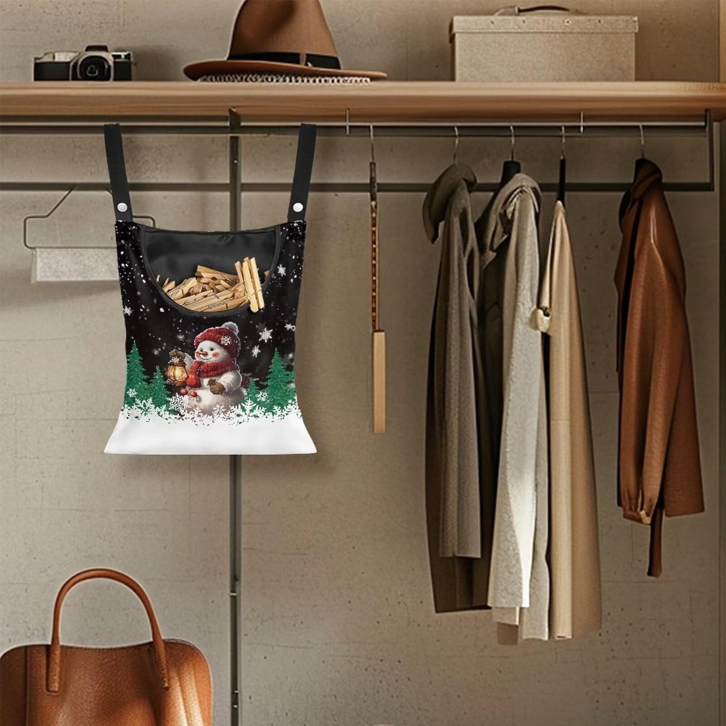 2 Pcs Snowman Clothes Pin Hanging Bag, Large Capacity Clothespin Bag with A Large Opening，Clothes Pin Hanging Bag Space-Saving Organize Clothespin Bag for Clothesline Outdoor