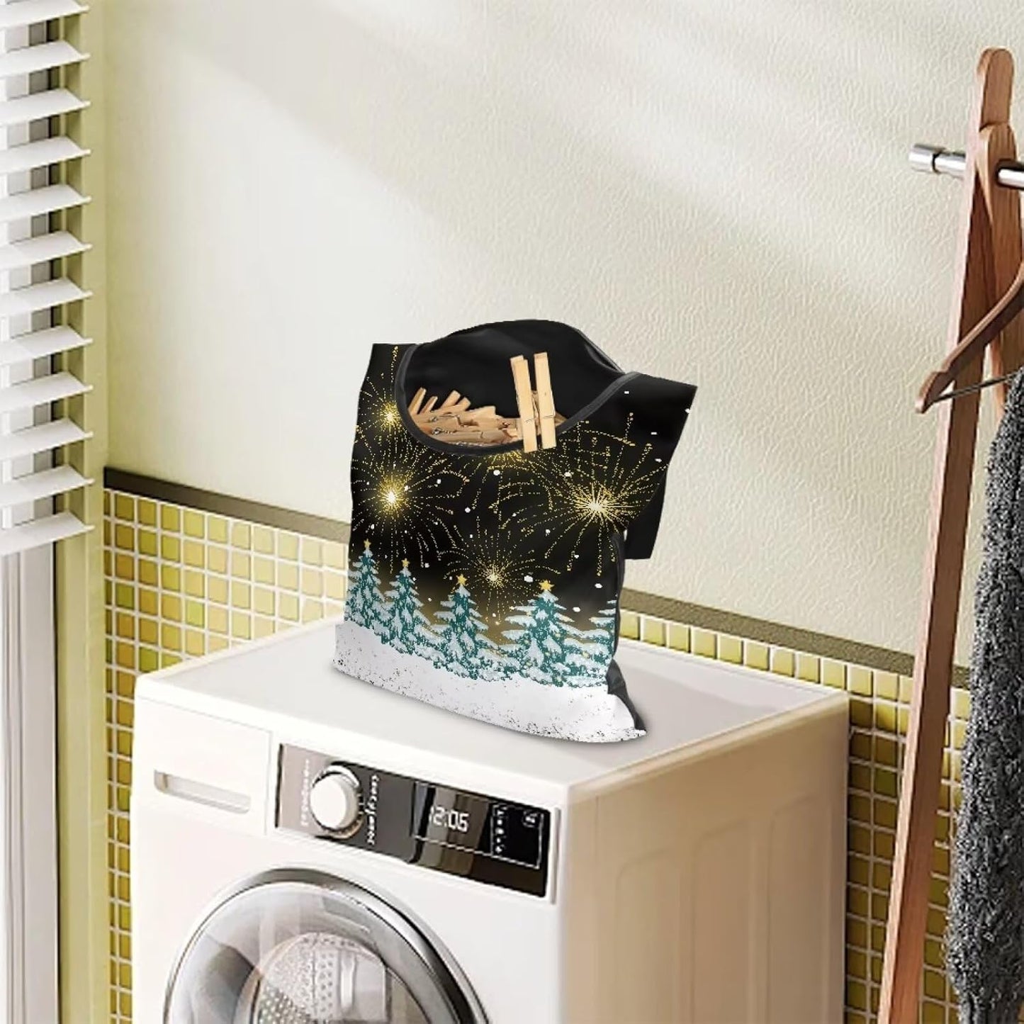 Christmas Tree Adjustable Door-Hanging Laundry Clothespin Bag Clothespin Storage Bag Laundry Clothespin Bag, Fashion Star Hanging Storage Organizer with Hanging Rope for Outdoor and Indoor