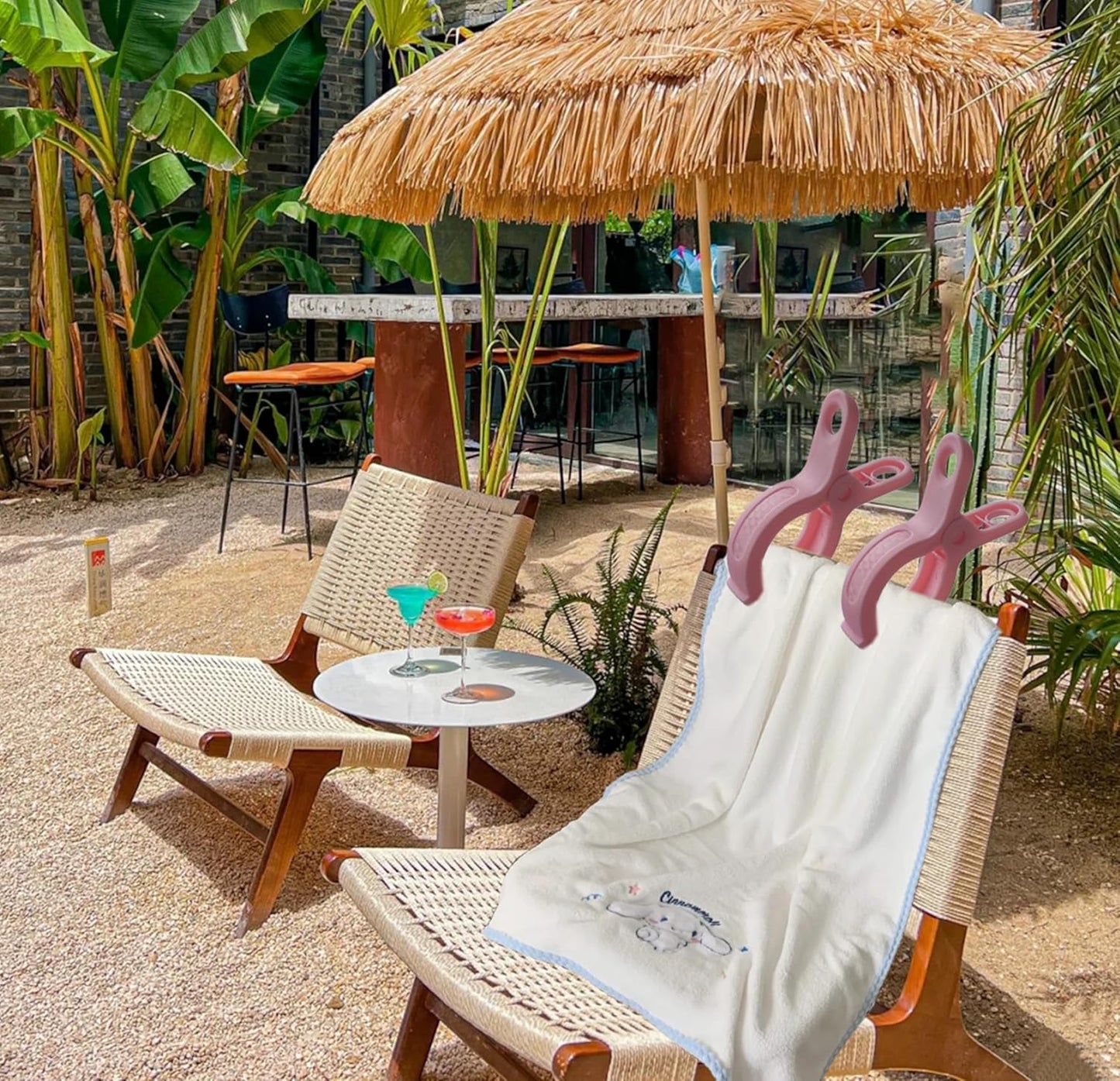 Plastic Clothes Pins Spring Clips Heavy Duty Laundry Clothespins Beach Towel Clips Clothes Pins Air-Drying Clothing Pin ，Set of 8 (Pink)